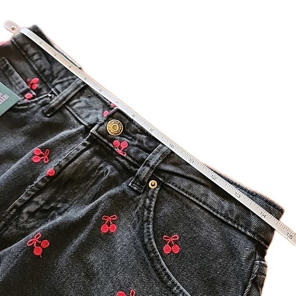 Wild fable black cherry Embroidered high rise shorts size 4/27 Stretch - Picture 5 of 7